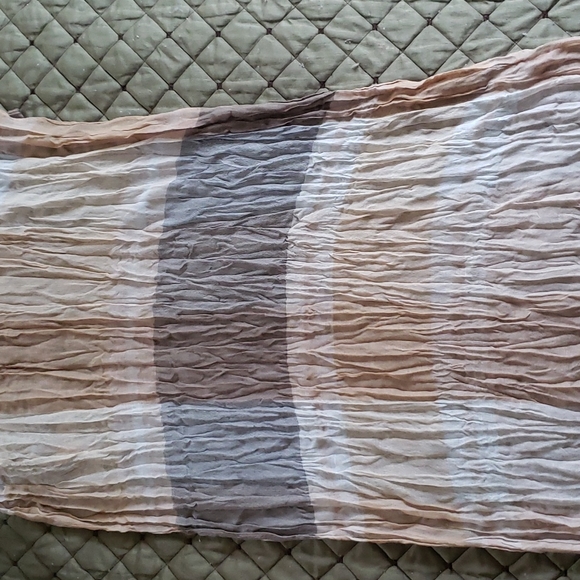 Pretty scarf - Picture 3 of 3